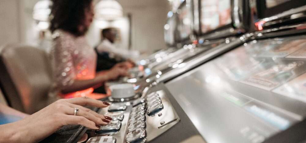 Modern digital slot machine interface and technology