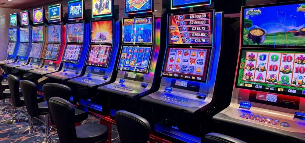 Digital slot machine interface vs traditional mechanical slot machine