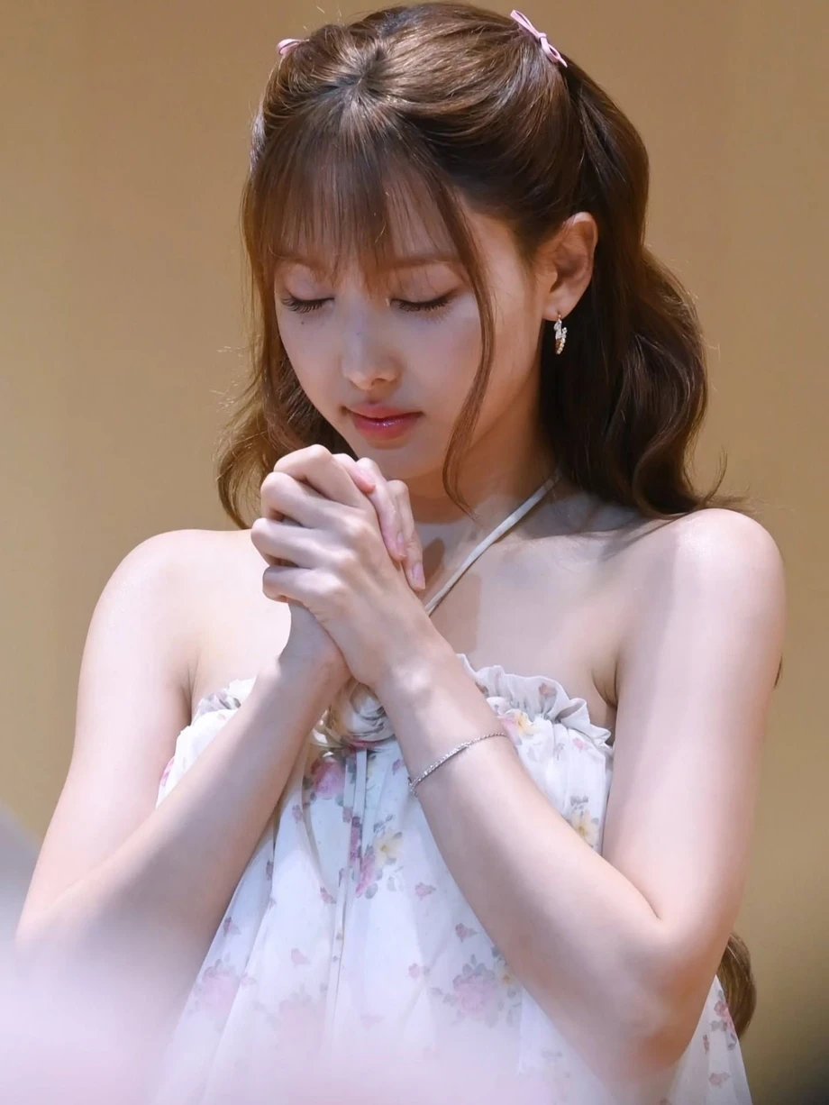 nayeonbbyjype_3991850532452756361_2026-09-22.jpeg