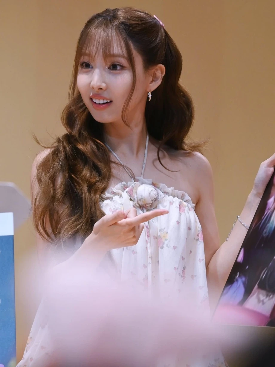 nayeonbbyjype_3991850534357064717_2026-09-22.jpeg