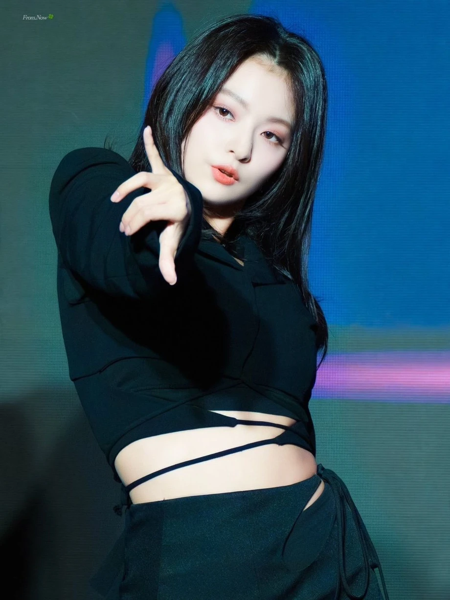 프로미스나인 (fromis_9) 이나경 03.jpeg