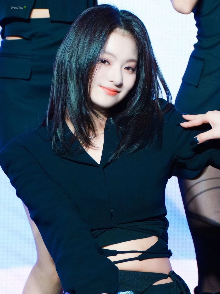 프로미스나인 (fromis_9) 이나경 05.jpeg