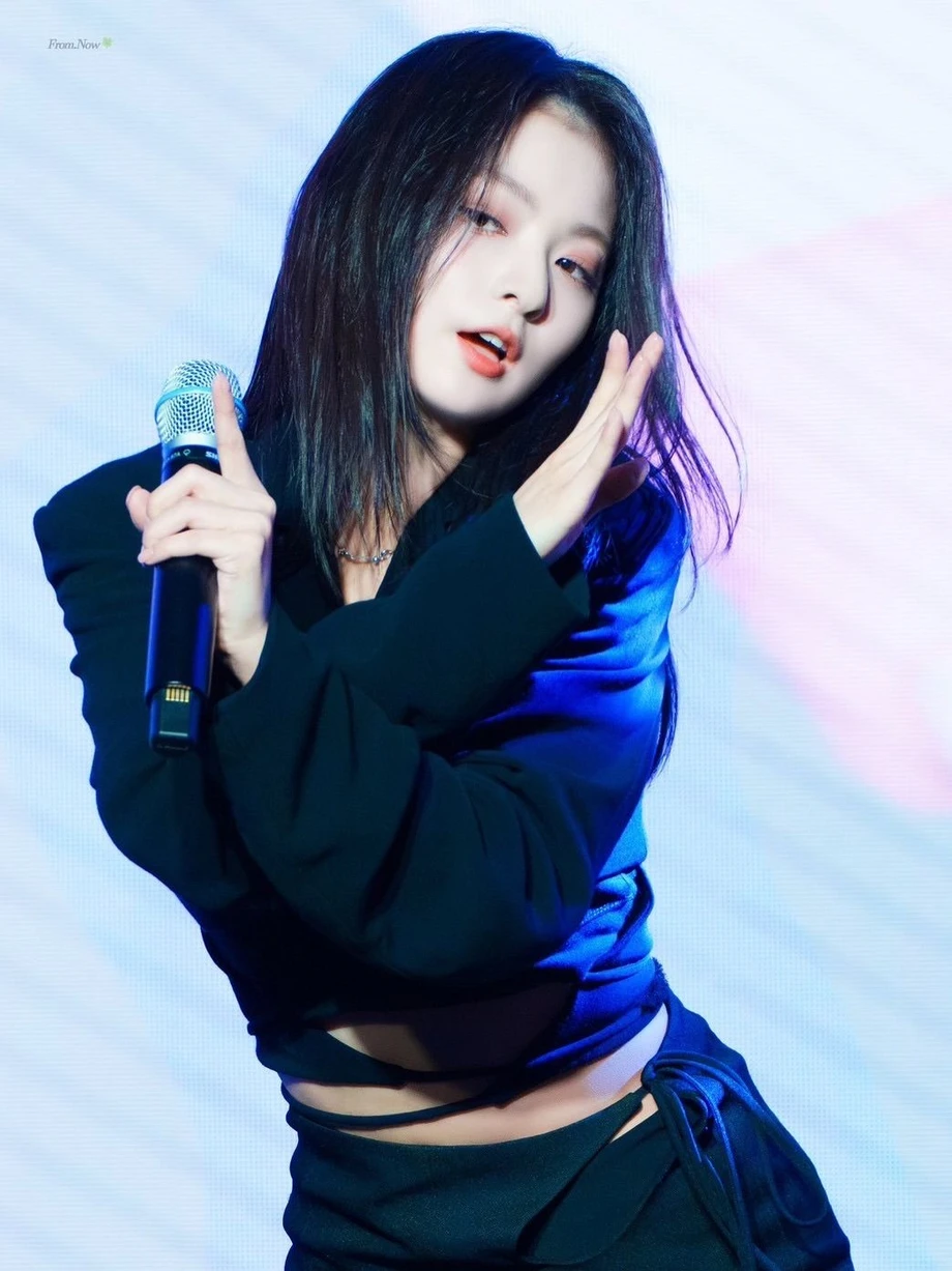 프로미스나인 (fromis_9) 이나경 04.jpeg