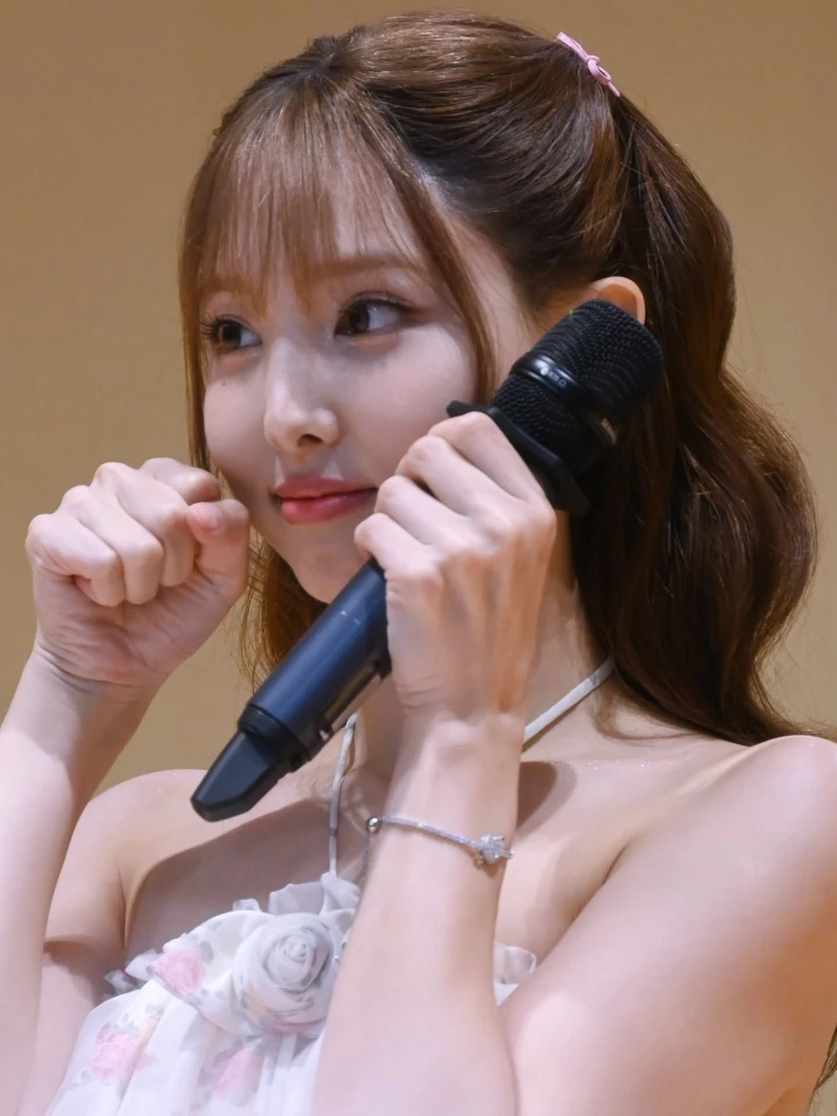 nayeonbbyjype_3991850539834857824_2026-09-22.jpeg